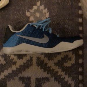 Kobe 11 brave blue